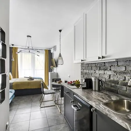 Appartement Krzemieniecka/metro Slodowiec/parking Varsovie